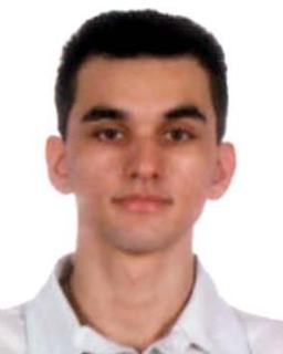 Homem sério olhando para a frente